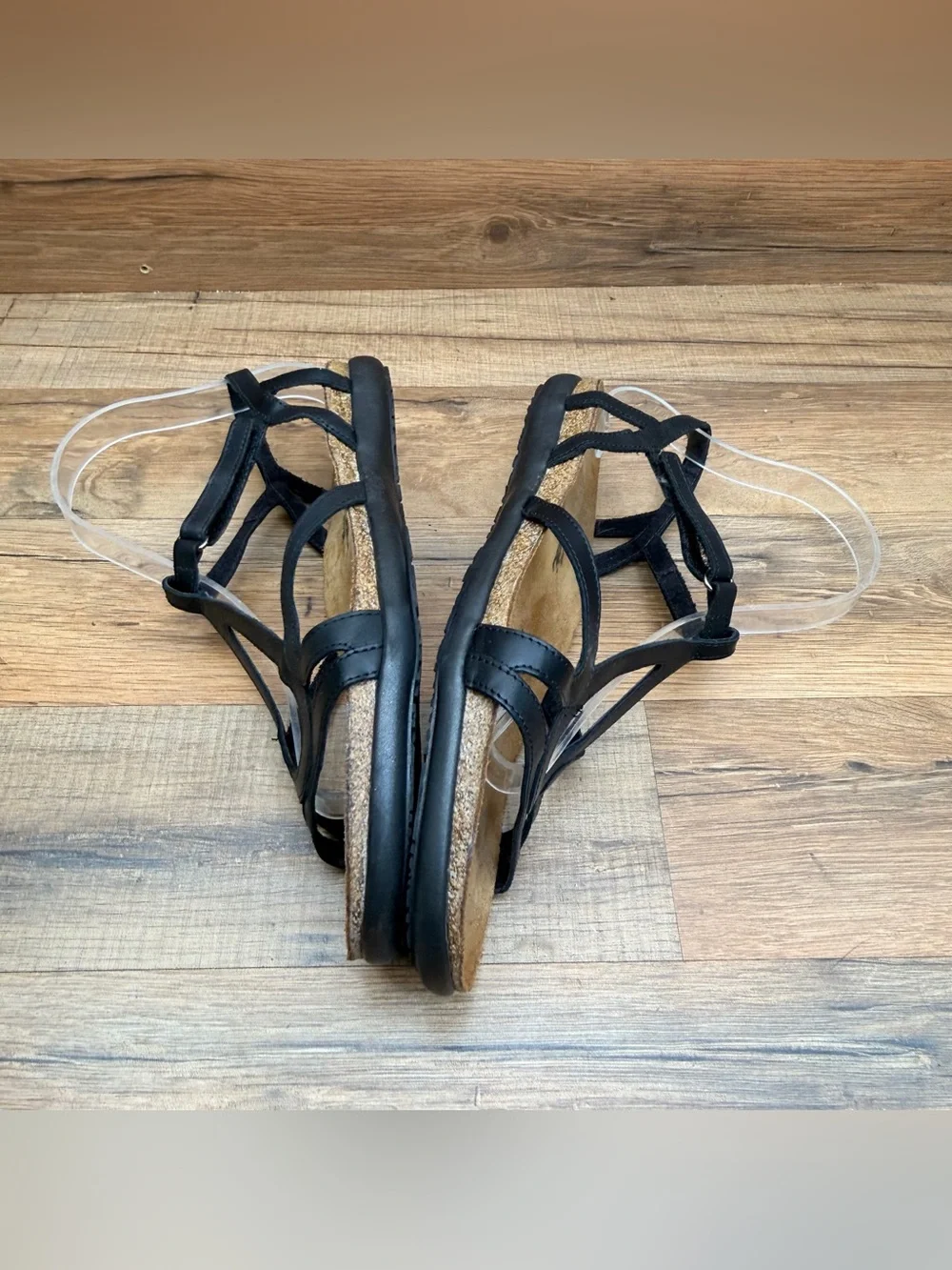 Naot Dorith  size L9 Black Strappy Leather T-Strap Sandals